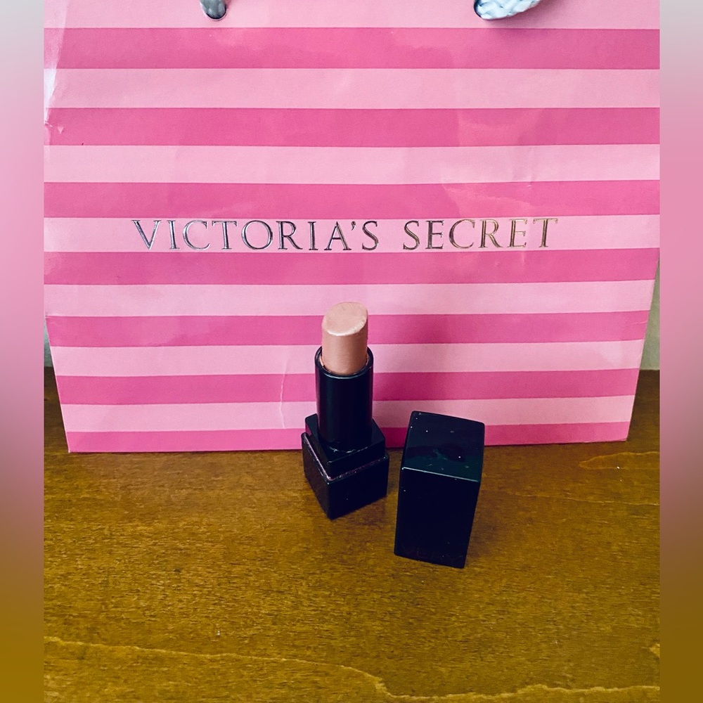 Victoria's Secret Very Sexy Pink Nude Lipstick in Whisper *Rare